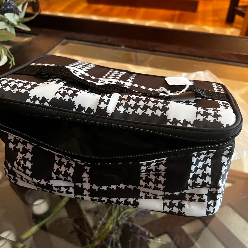 Thirty-One cosmetic case